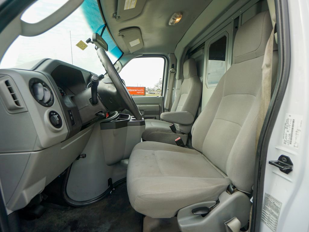 Used 2019 Ford E-350 and Econoline 350 Super Duty w/ Power Windows & Locks Group image 13