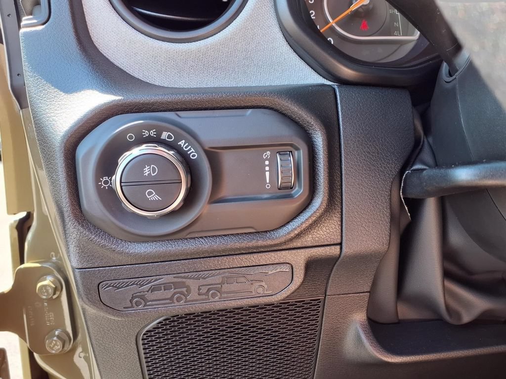 New 2026 Jeep Gladiator Sport AWD/4WD image 13