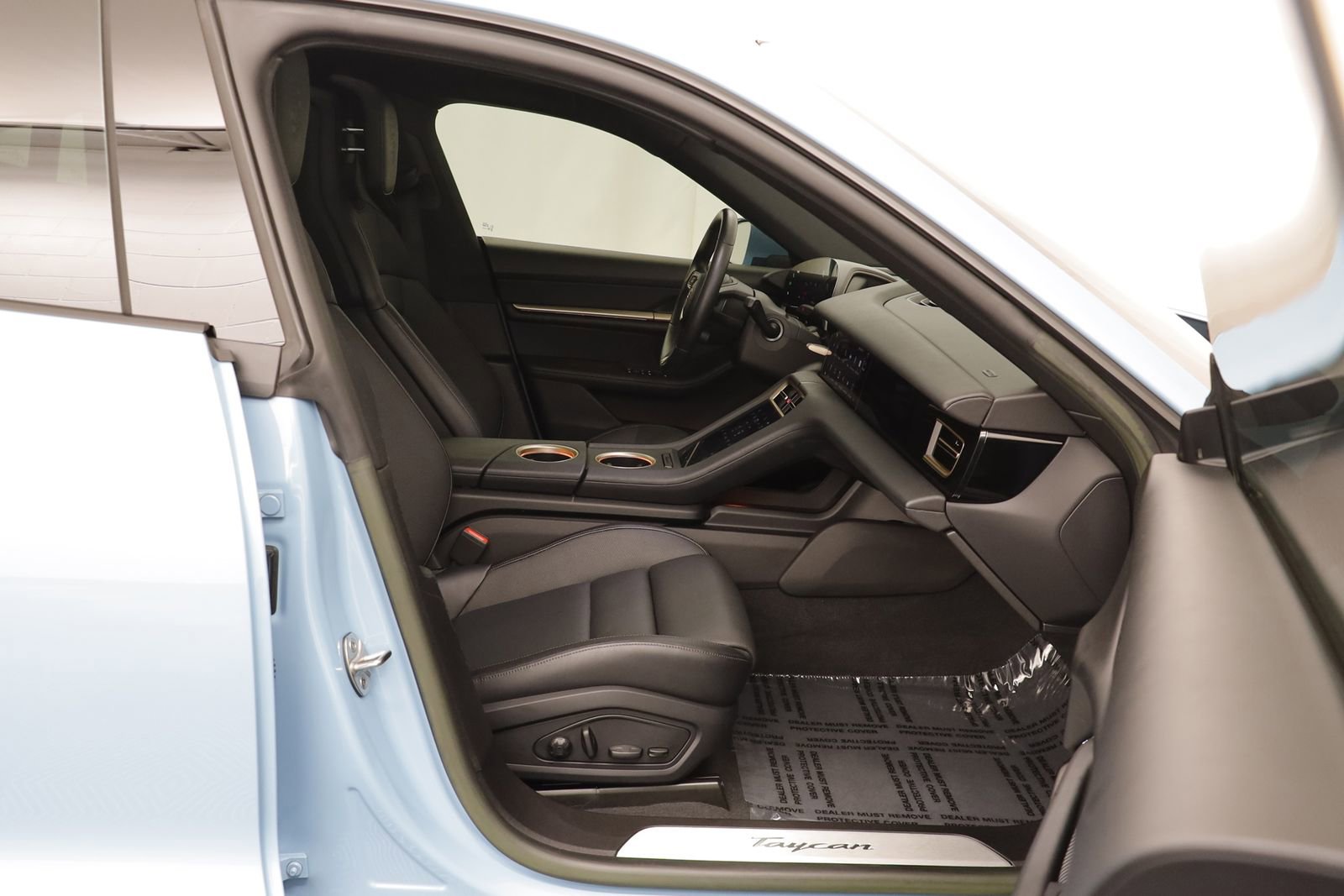 Used 2023 Porsche Taycan image 30