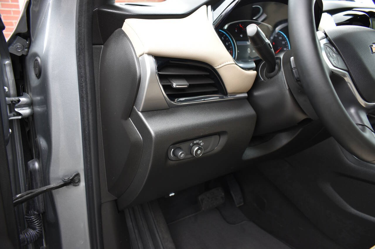 Used 2023 Chevrolet Traverse LT w/ LPO, Cargo Package AWD/4WD image 21