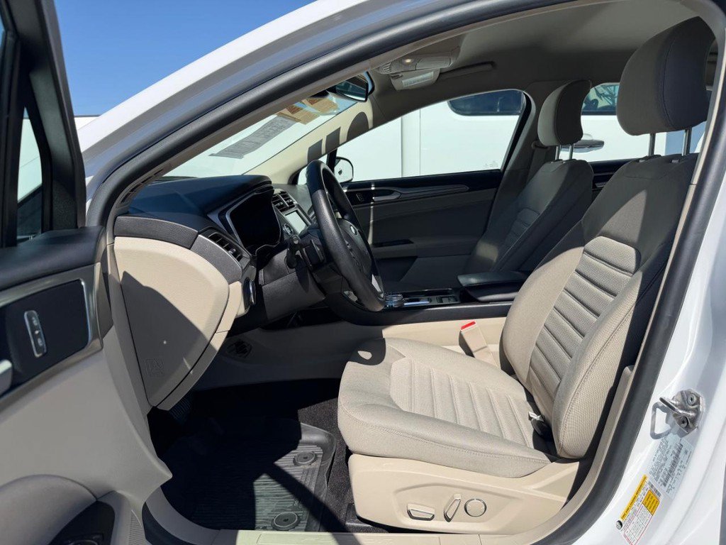 Used 2019 Ford Fusion SE FWD image 17