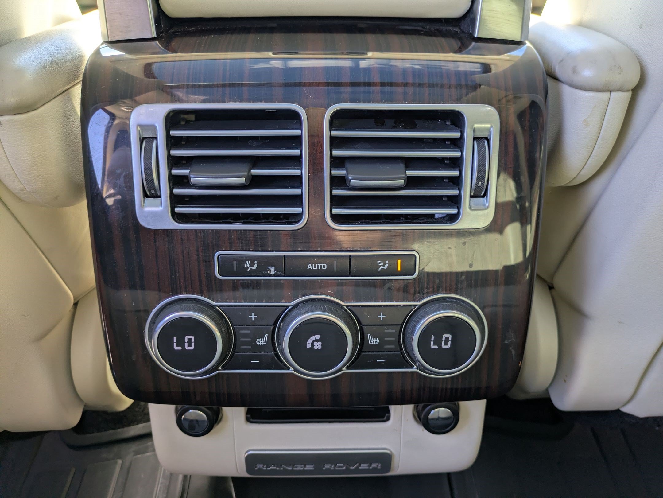 Used 2015 Land Rover Range Rover HSE AWD/4WD image 30
