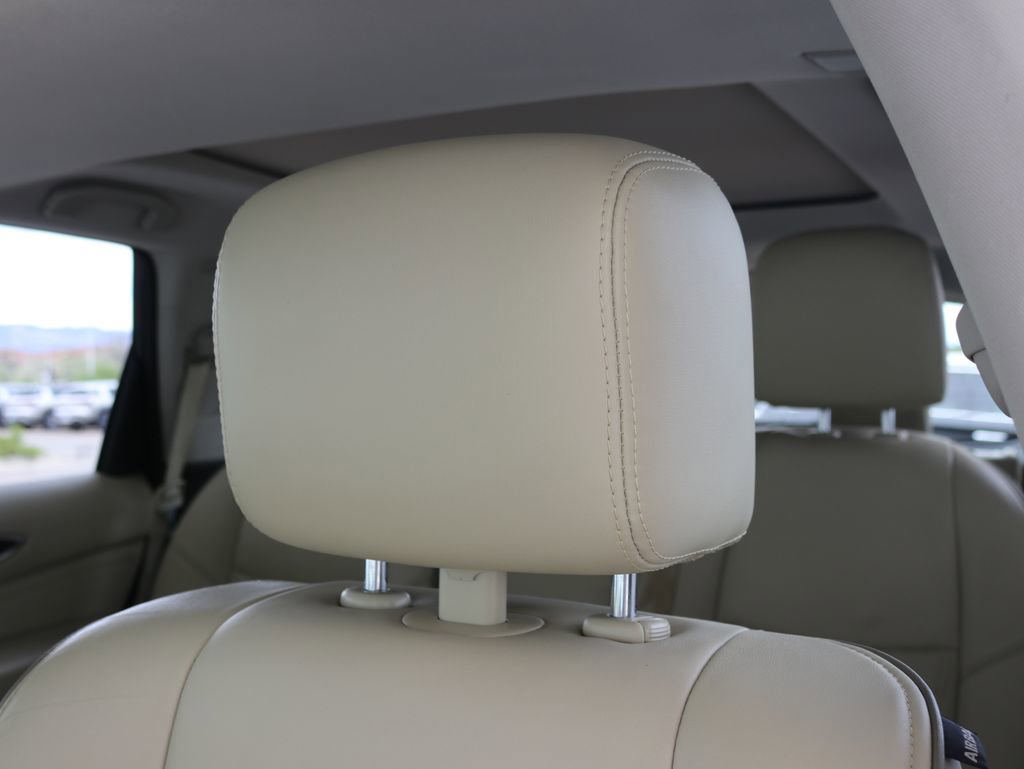 Used 2017 INFINITI QX60 Luxe w/ Deluxe Technology Package AWD/4WD image 18