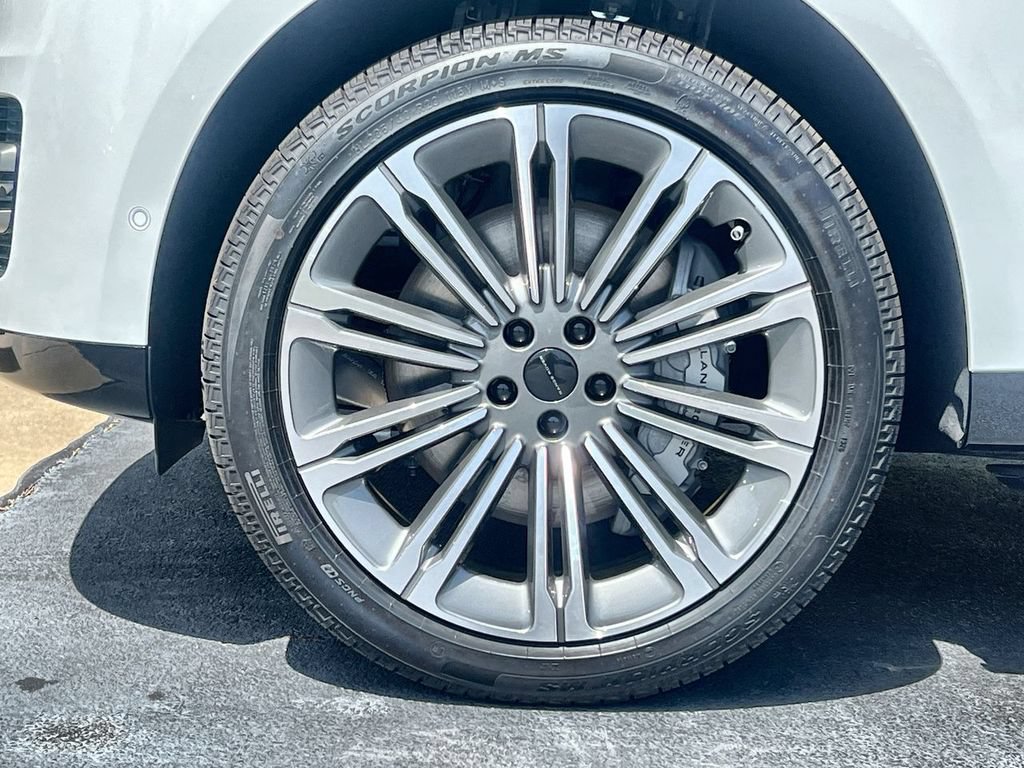 New 2026 Land Rover Range Rover Long Wheelbase SE AWD/4WD image 10