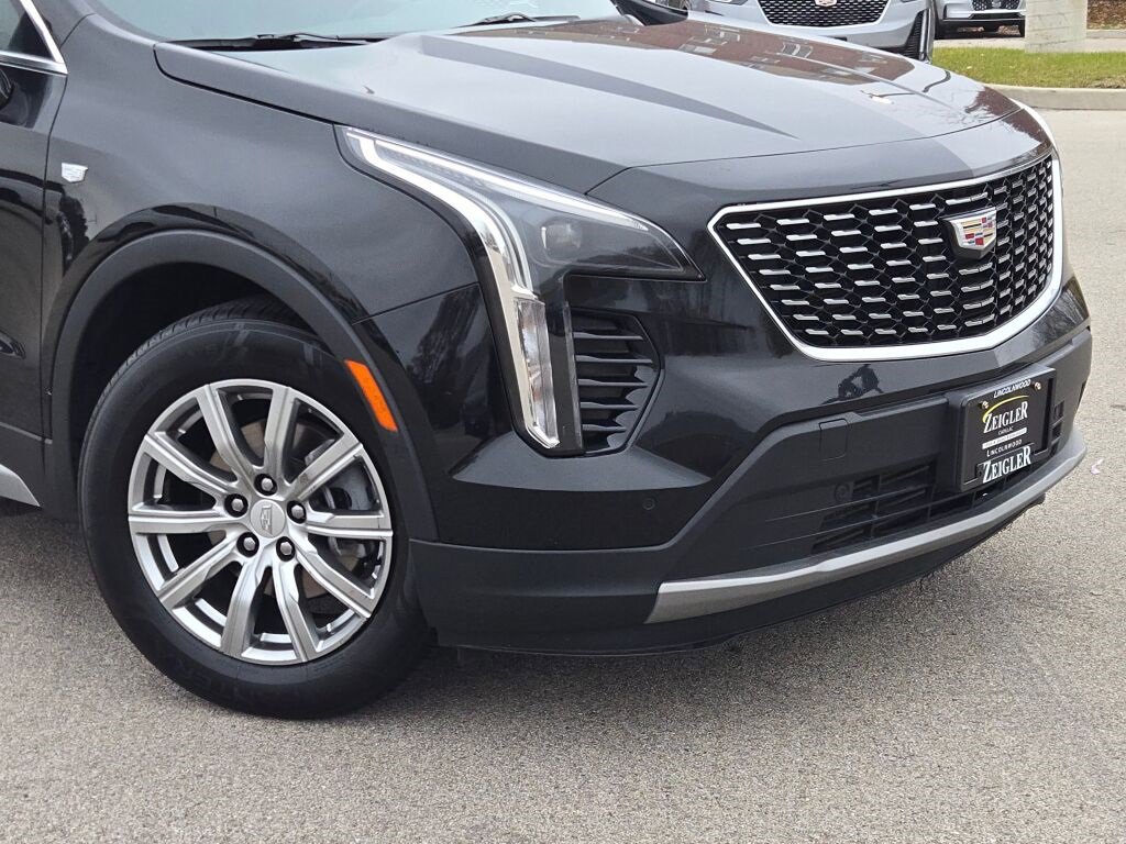 Used 2023 Cadillac XT4 Premium Luxury image 2