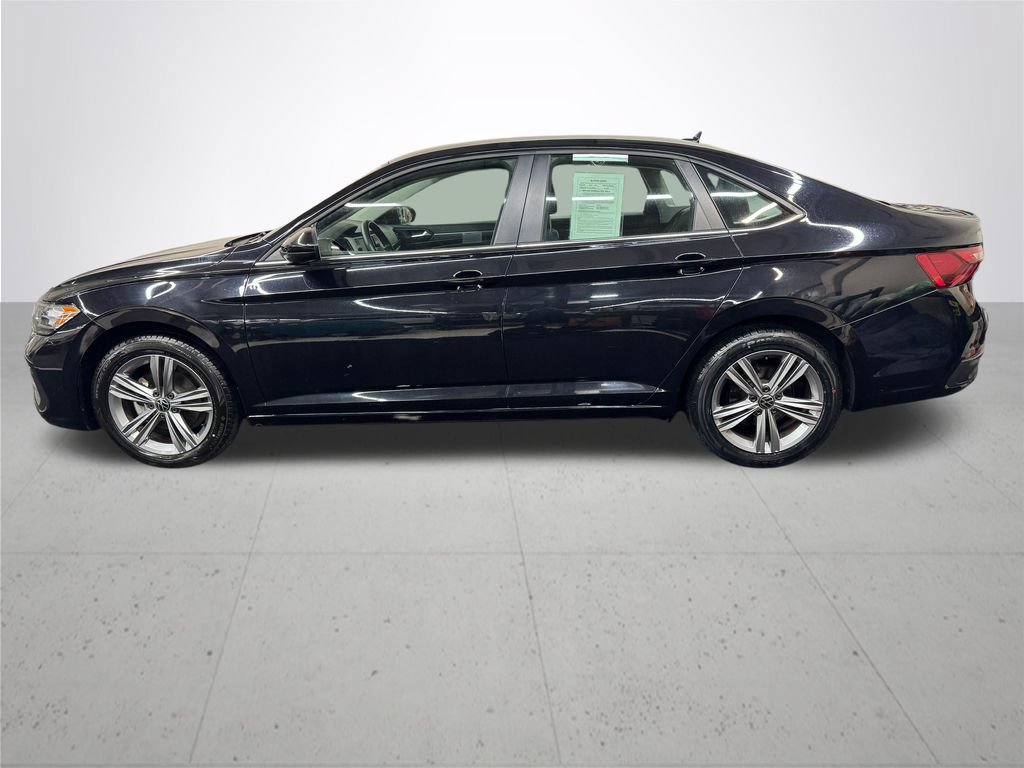 Used 2024 Volkswagen Jetta SE FWD image 3