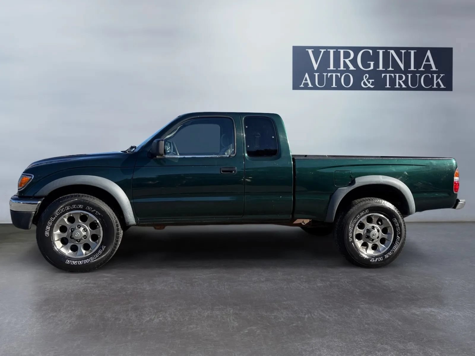 Used 2002 Toyota Tacoma PreRunner RWD image 2