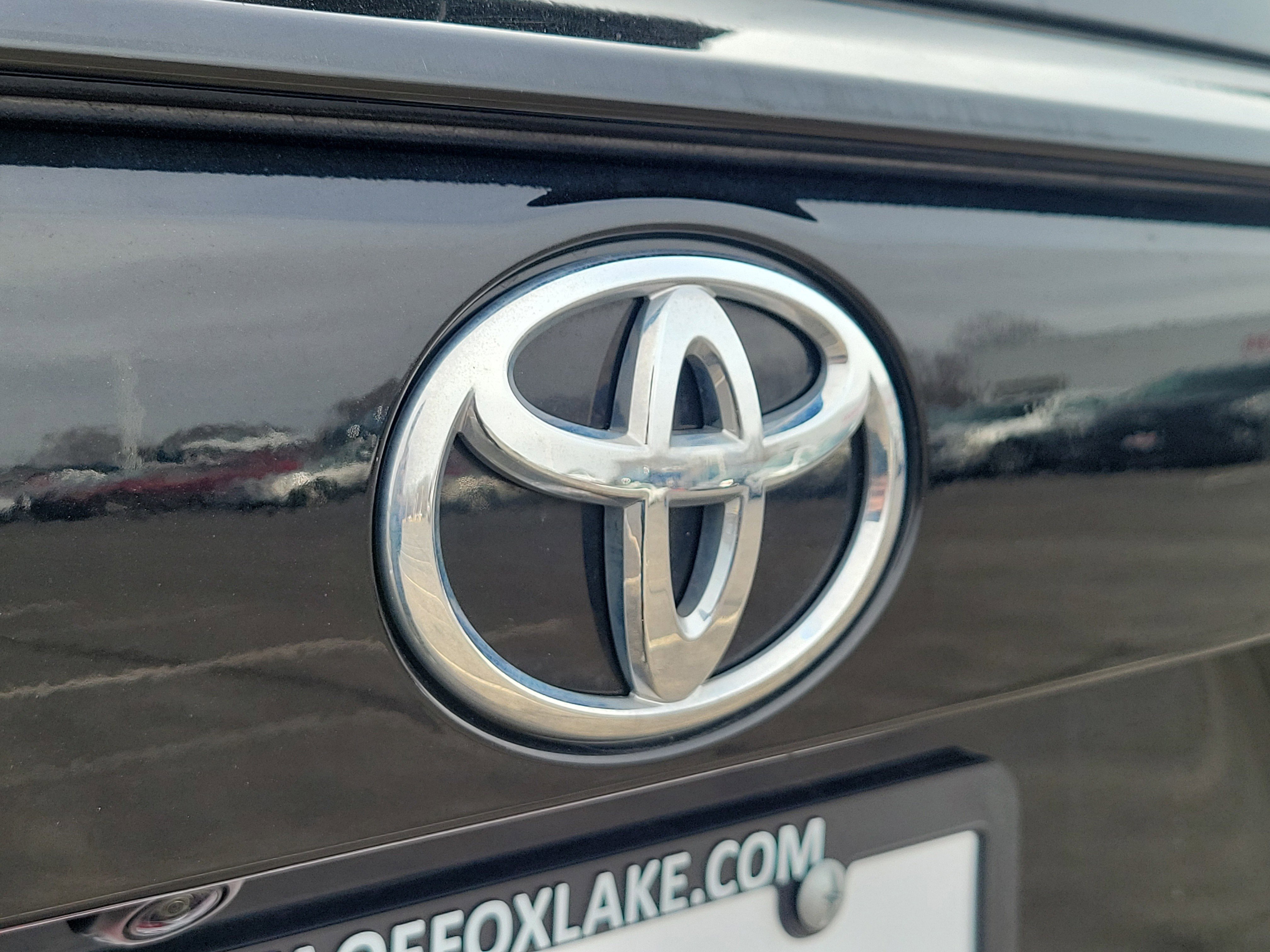 Used 2021 Toyota RAV4 XLE w/ Convenience Package image 6