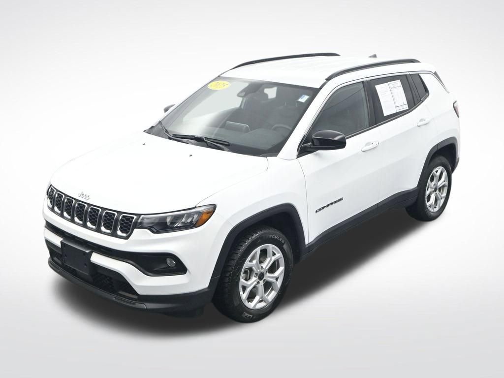 Used 2025 Jeep Compass Latitude image 23