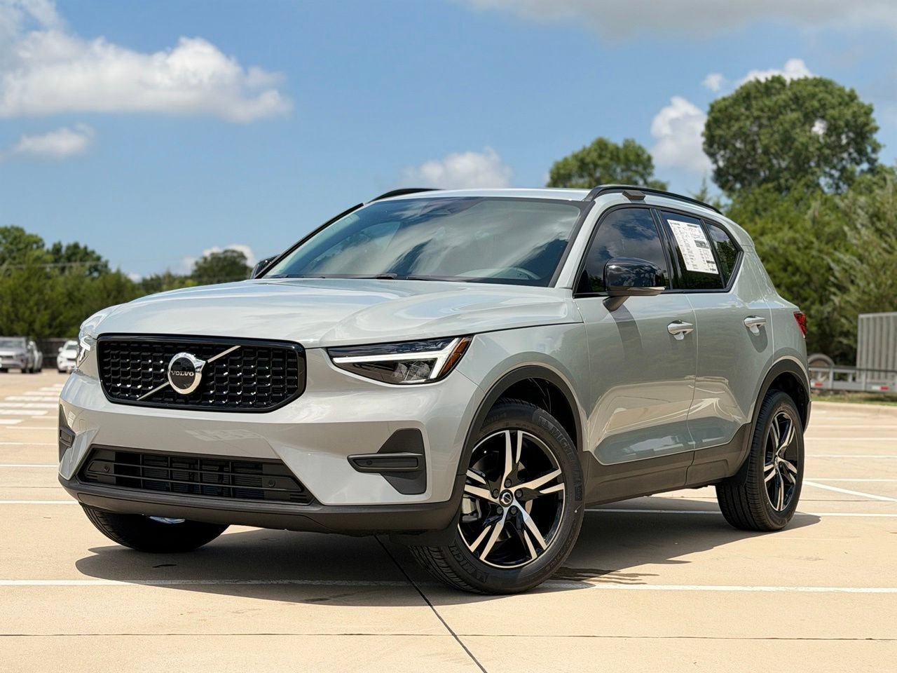 New 2026 Volvo XC40 B4 Core w/ Climate Package FWD image 2