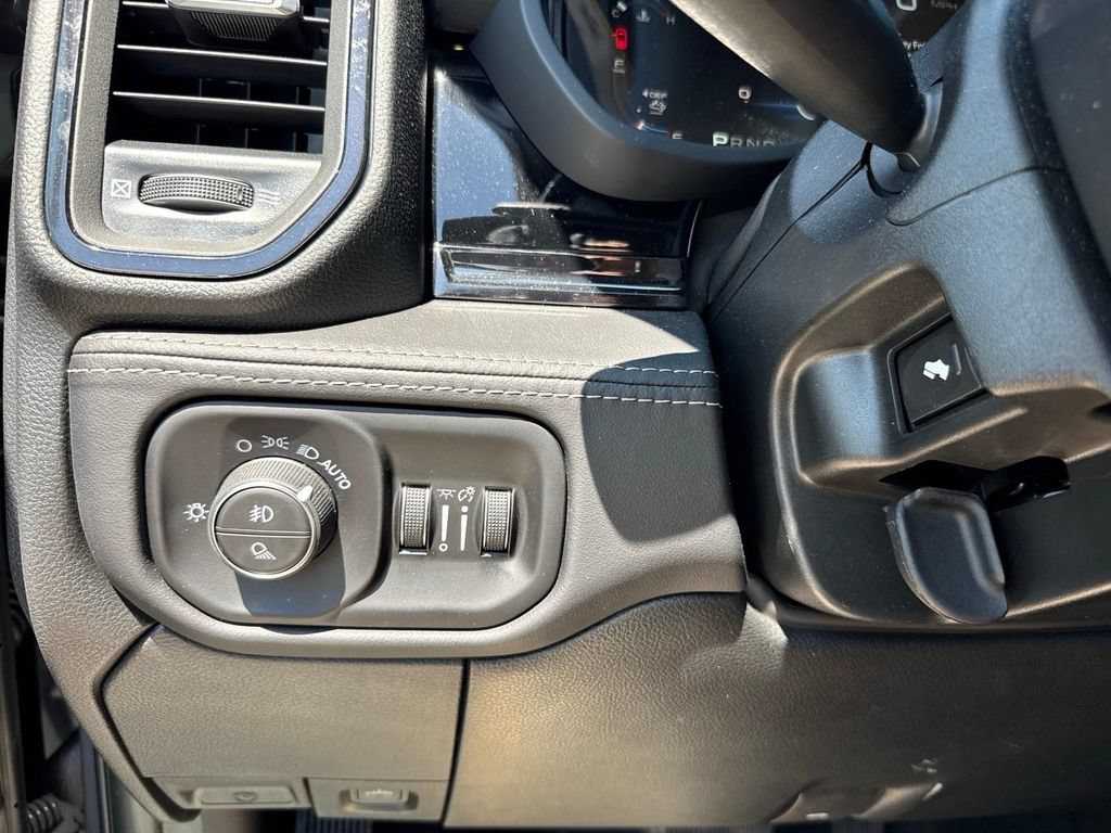 Used 2026 RAM 3500 Limited AWD/4WD image 23