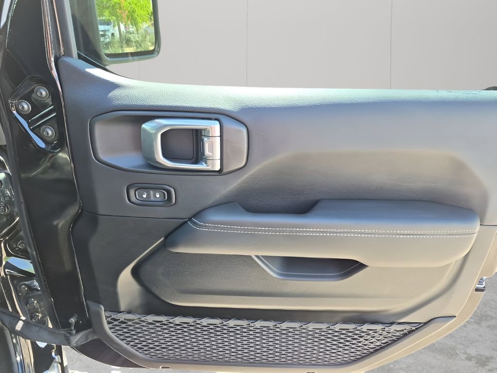 Used 2022 Jeep Wrangler Unlimited Sahara w/ Cold Weather Group image 13