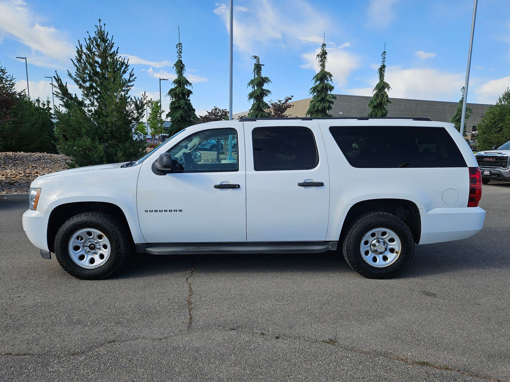 Used 2012 Chevrolet Suburban 4WD image 7
