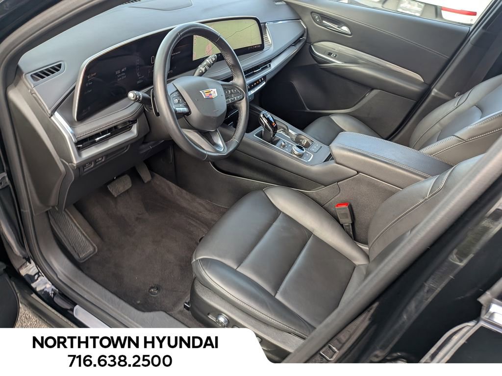Used 2025 Cadillac XT4 Premium Luxury image 9
