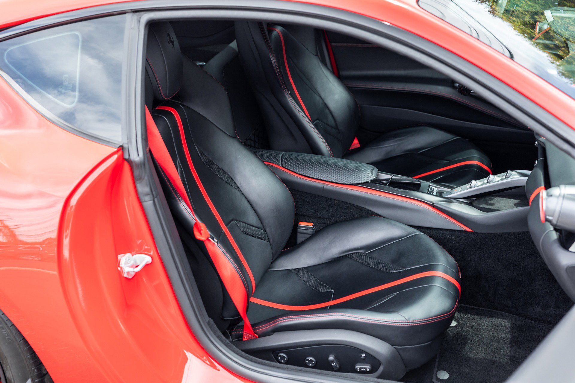 Used 2019 Ferrari 812 Superfast RWD image 34