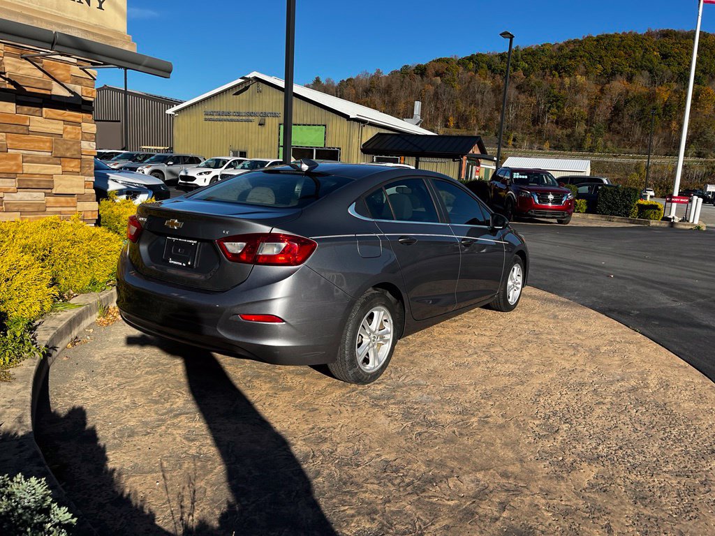 Used 2018 Chevrolet Cruze LT w/ Convenience Package FWD image 5