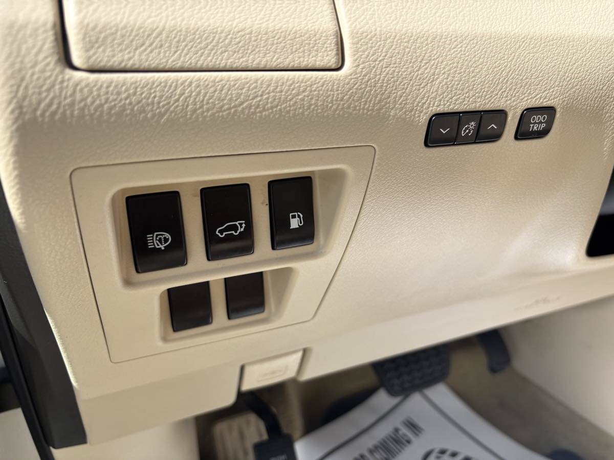 Used 2011 Lexus RX 450h AWD w/ Luxury Pkg image 28