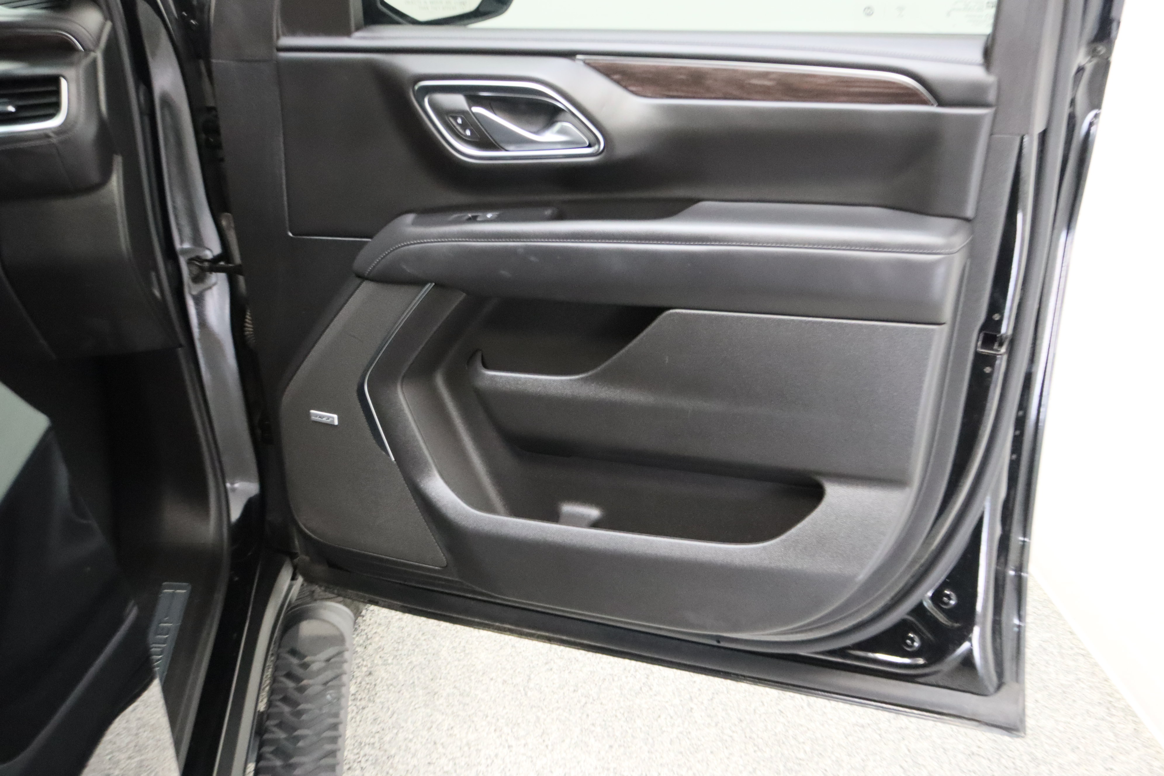 Used 2024 Chevrolet Tahoe Z71 w/ Z71 Off-Road Package AWD/4WD image 39