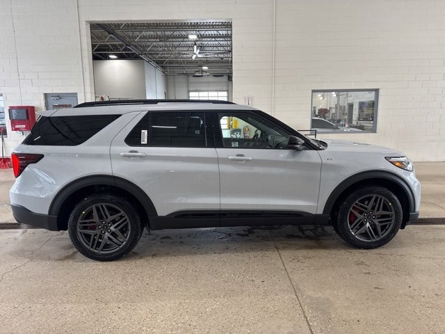 New 2026 Ford Explorer ST-Line w/ ST-Line Street Pack image 4