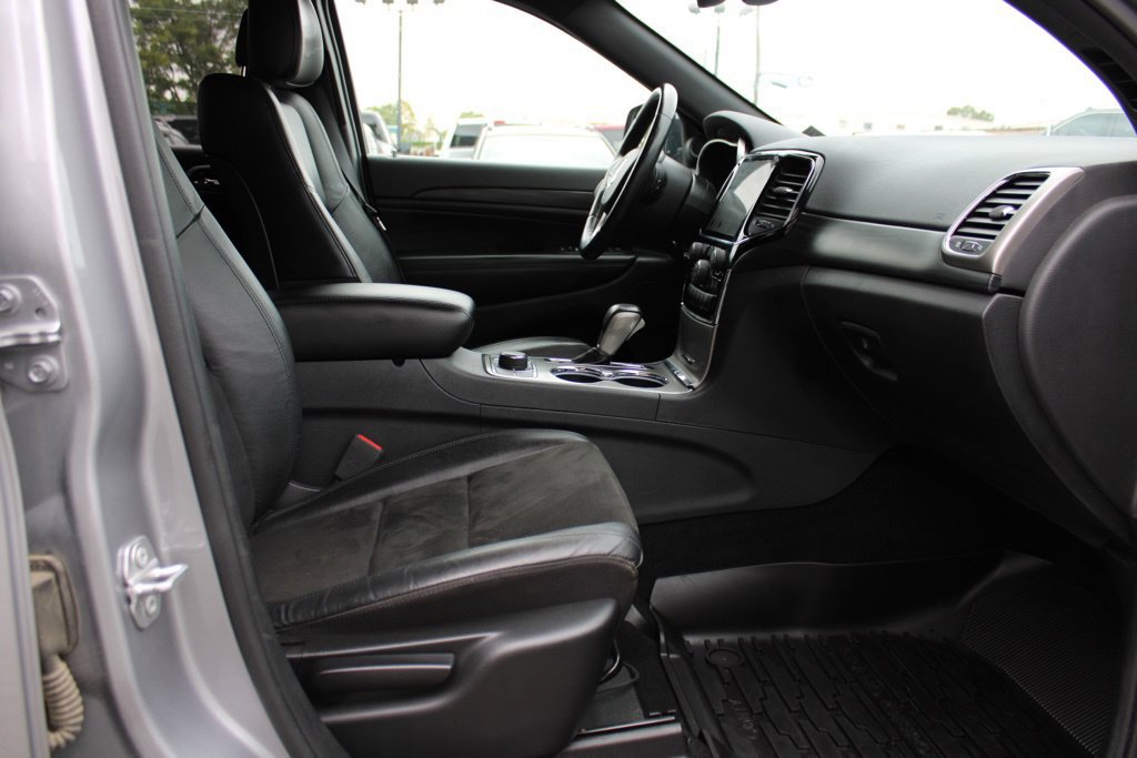 Used 2020 Jeep Grand Cherokee Altitude AWD/4WD image 14