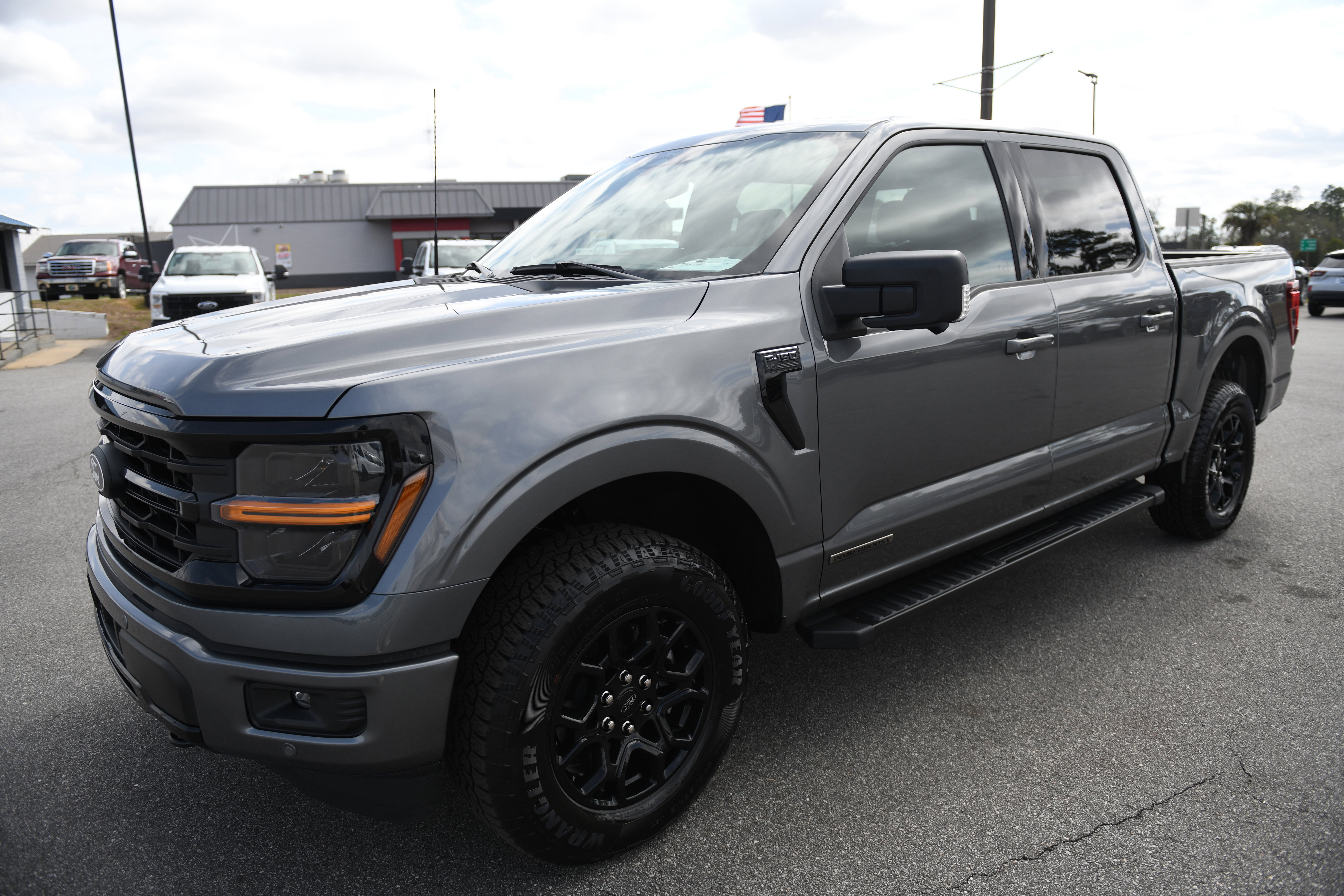 Used 2025 Ford F150 XLT w/ Equipment Group 302A MID image 9