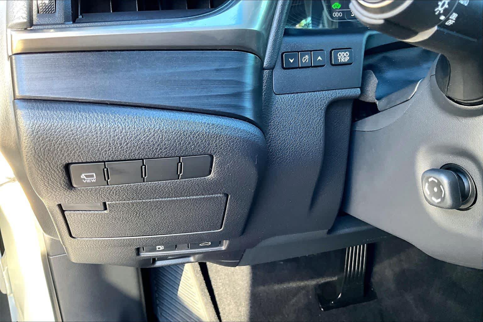 Used 2021 Lexus ES 300h w/ Accessory Package FWD image 34