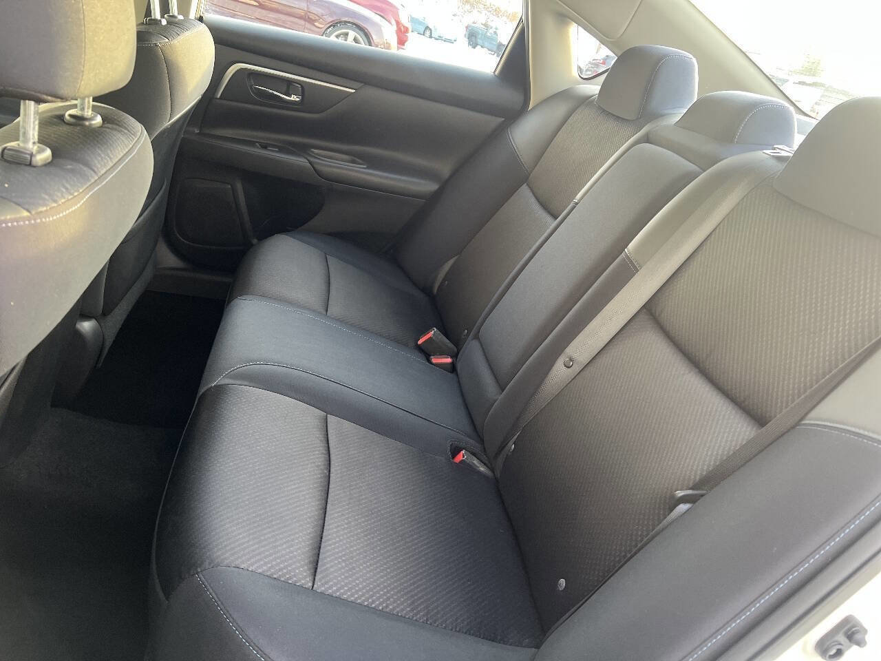 Used 2016 Nissan Altima 2.5 SR FWD image 12