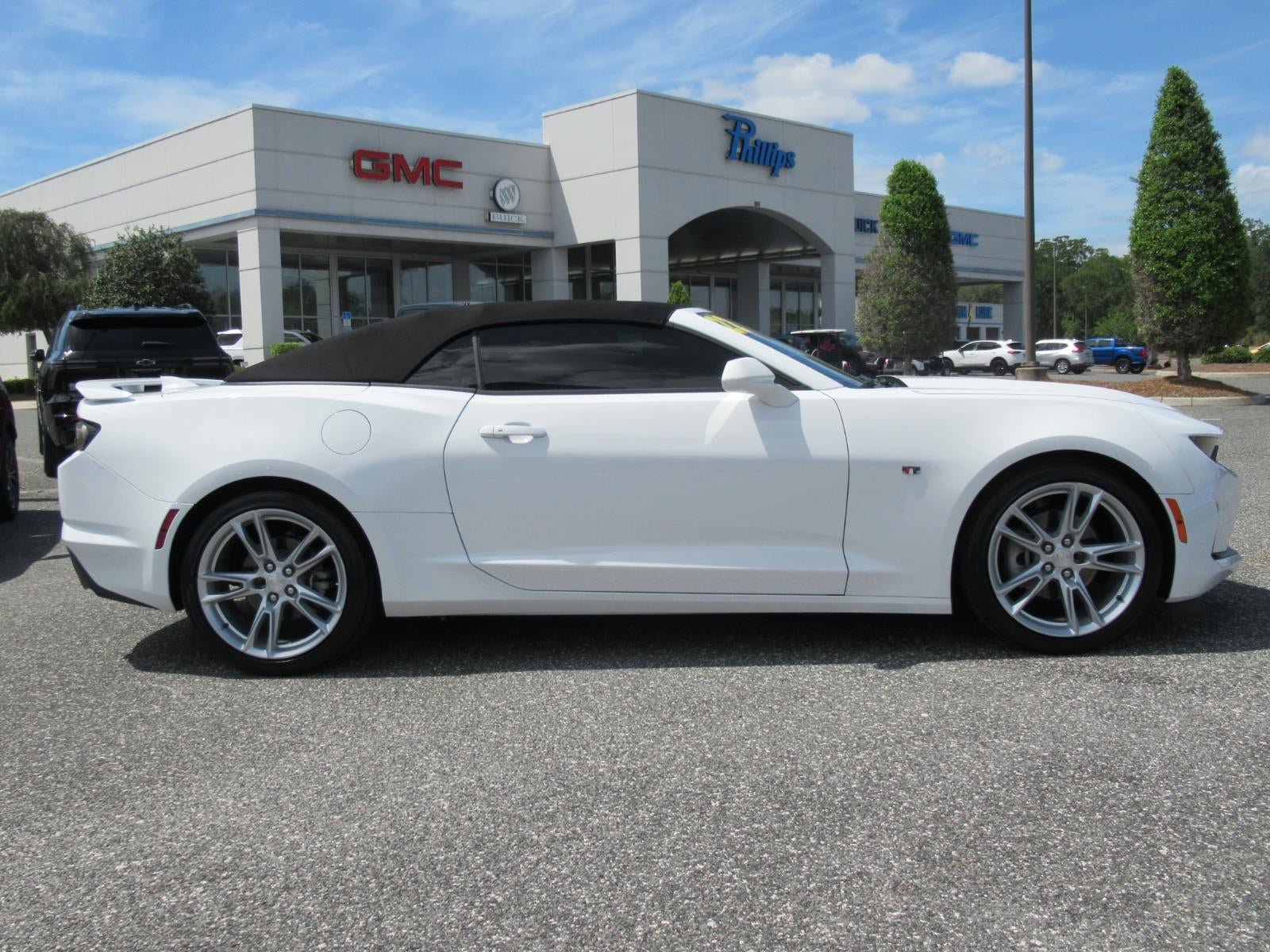 Used 2022 Chevrolet Camaro LT w/ RS Package RWD image 2