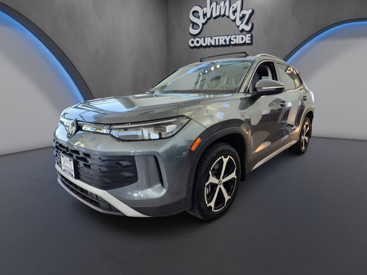 Used 2025 Volkswagen Tiguan SE image 8