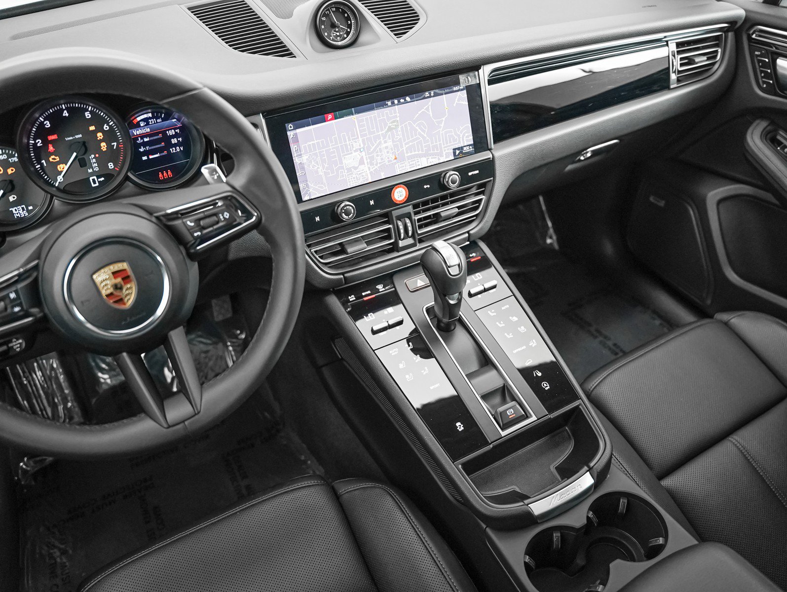 Certified 2026 Porsche Macan AWD/4WD image 18