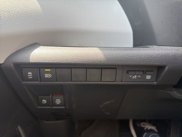 Used 2025 Toyota Sienna XLE AWD/4WD image 32