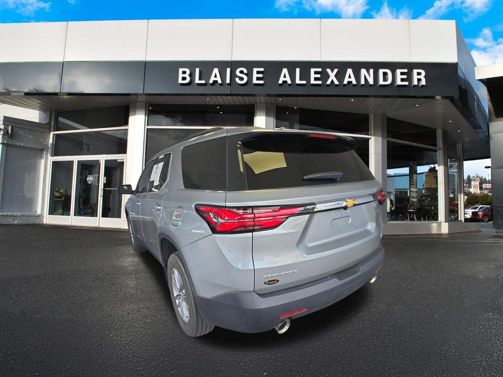 Used 2023 Chevrolet Traverse LT AWD/4WD image 6