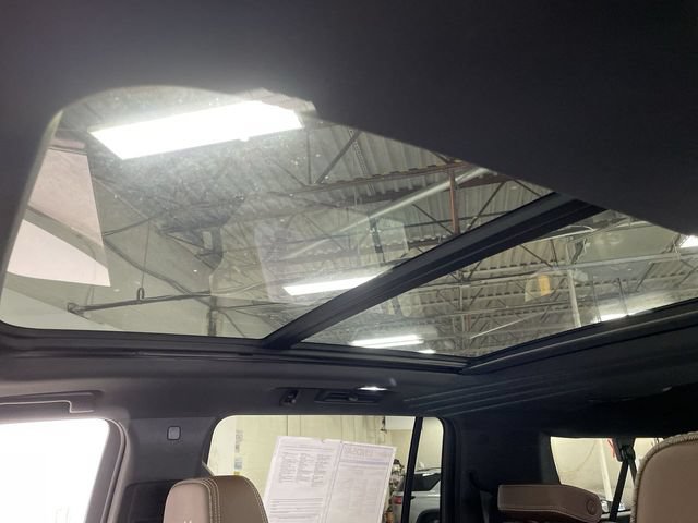 Used 2021 Chevrolet Suburban High Country AWD/4WD image 24