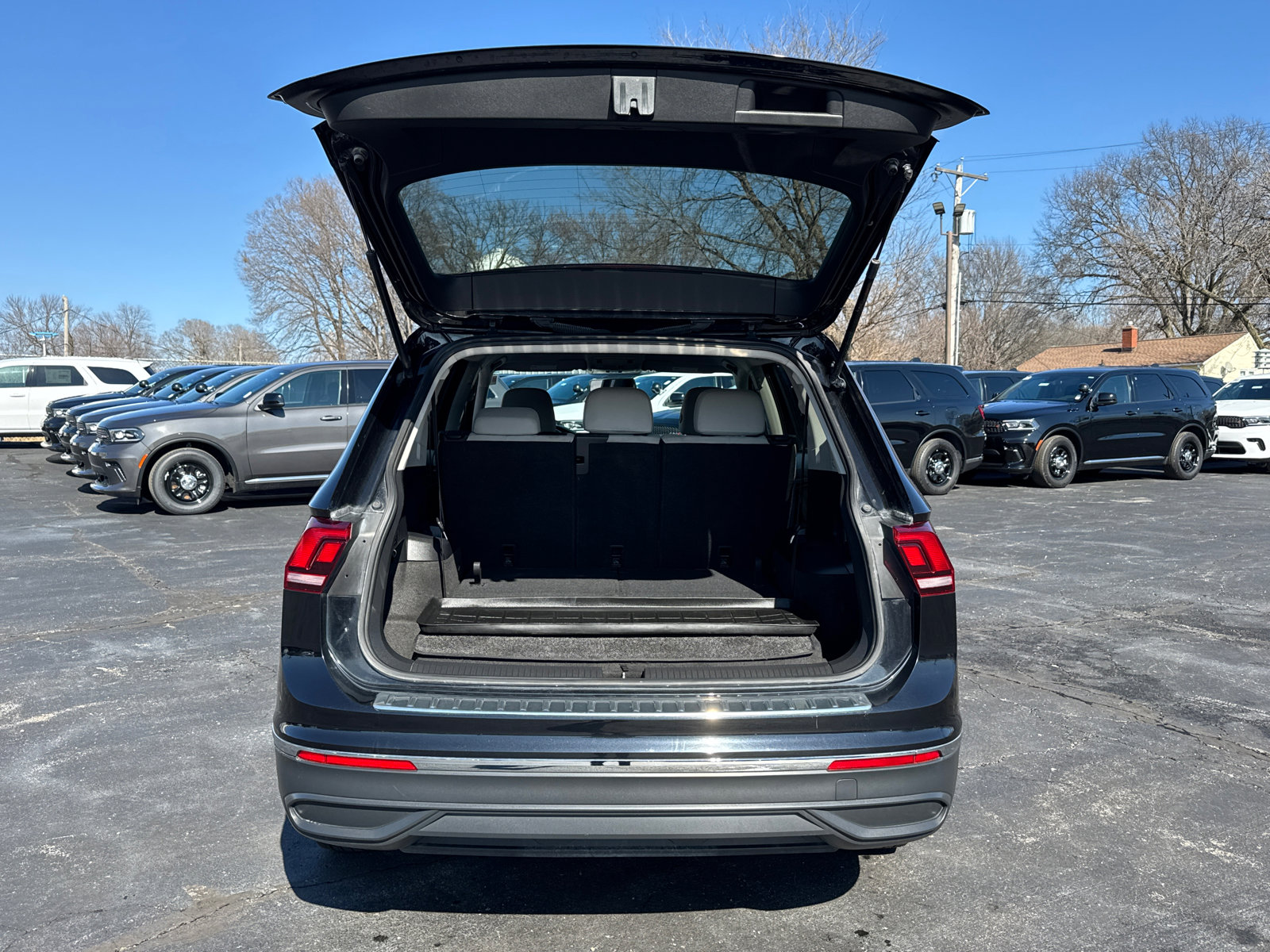 Used 2022 Volkswagen Tiguan S image 18