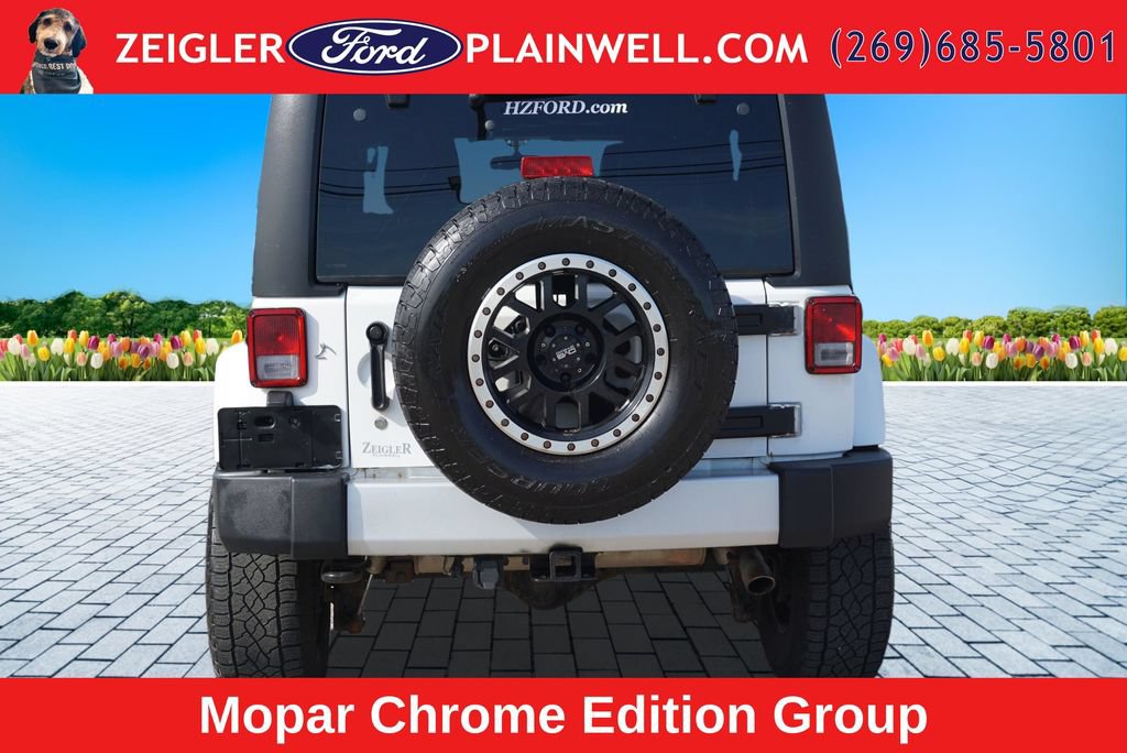 Used 2012 Jeep Wrangler Unlimited Sahara w/ Dual Top Group AWD/4WD image 4