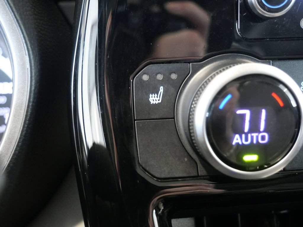 Used 2022 Toyota Highlander XLE AWD/4WD image 35