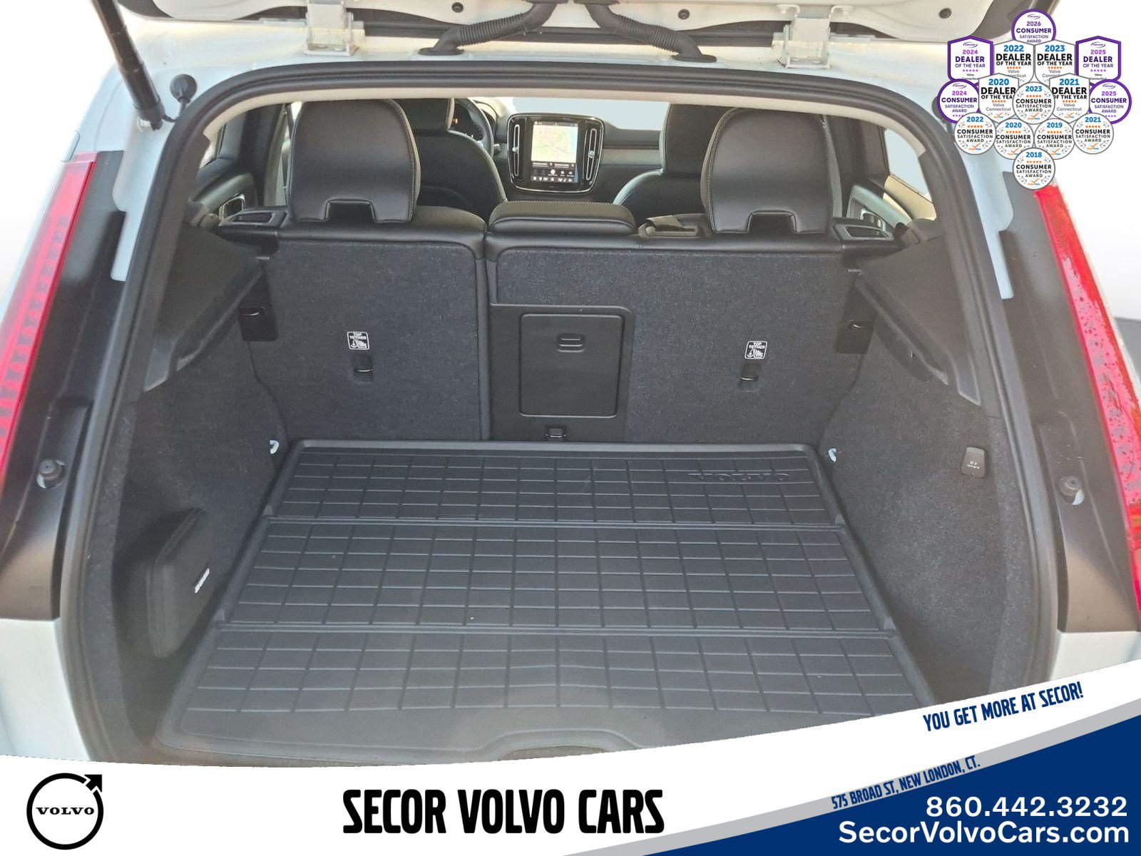 Certified 2023 Volvo XC40 B5 Plus w/ Protection Package Premier AWD/4WD image 7