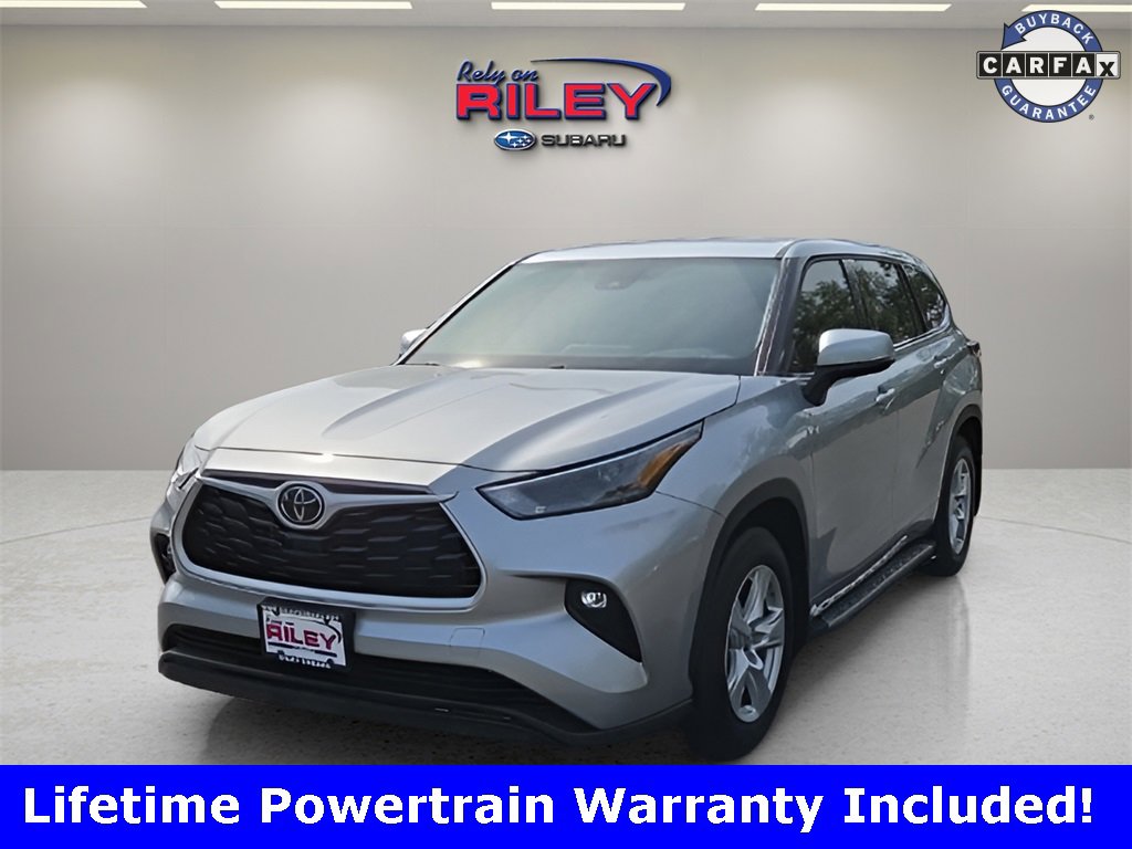 Used 2022 Toyota Highlander LE image 1