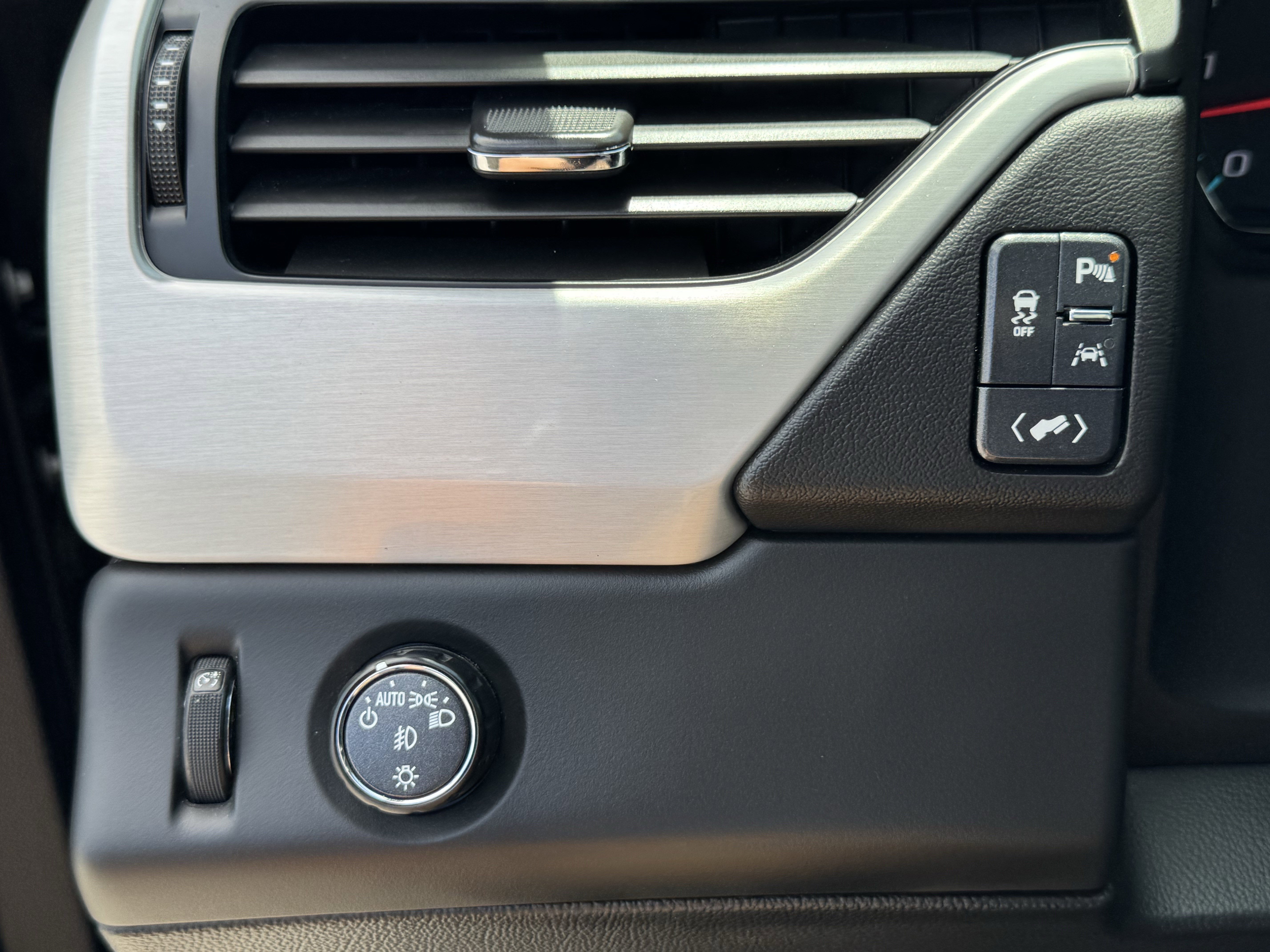 Used 2020 GMC Yukon SLT w/ Open Road Package image 25