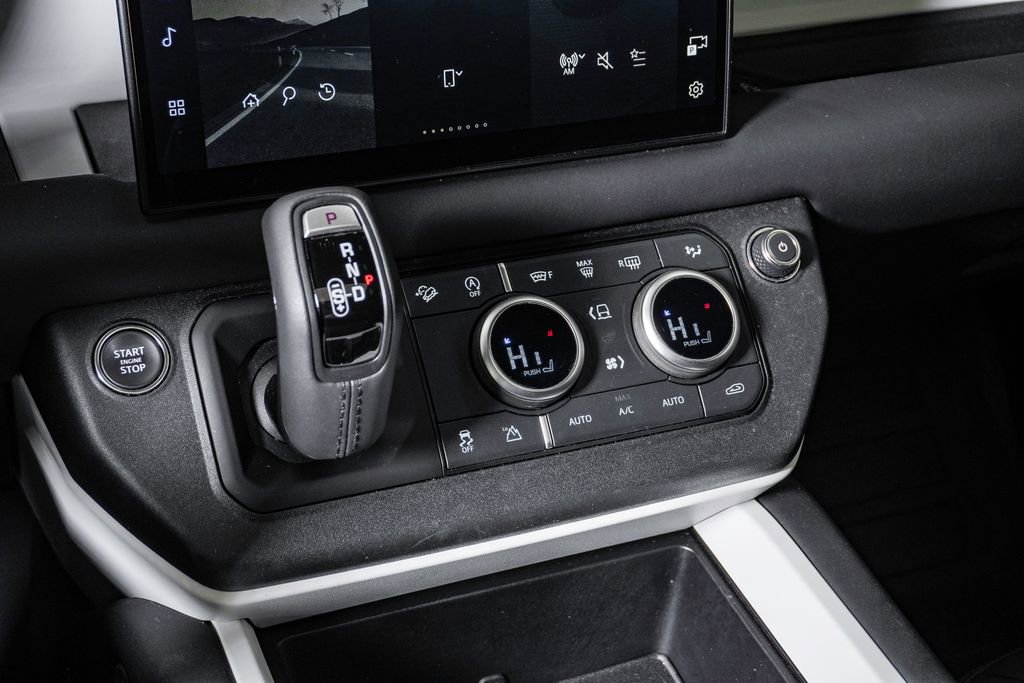 Used 2025 Land Rover Defender 110 S image 23
