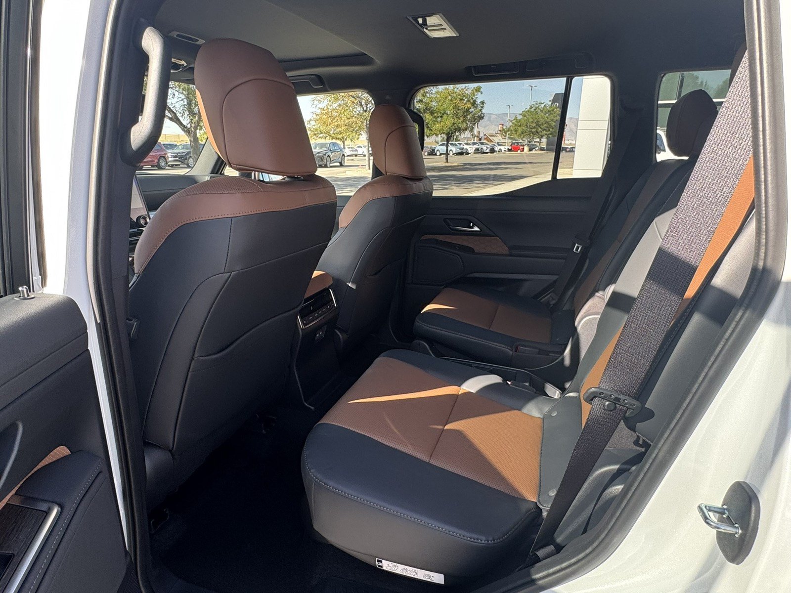 Used 2026 Lexus GX 550 w/ Accessory Package (31) AWD/4WD image 17