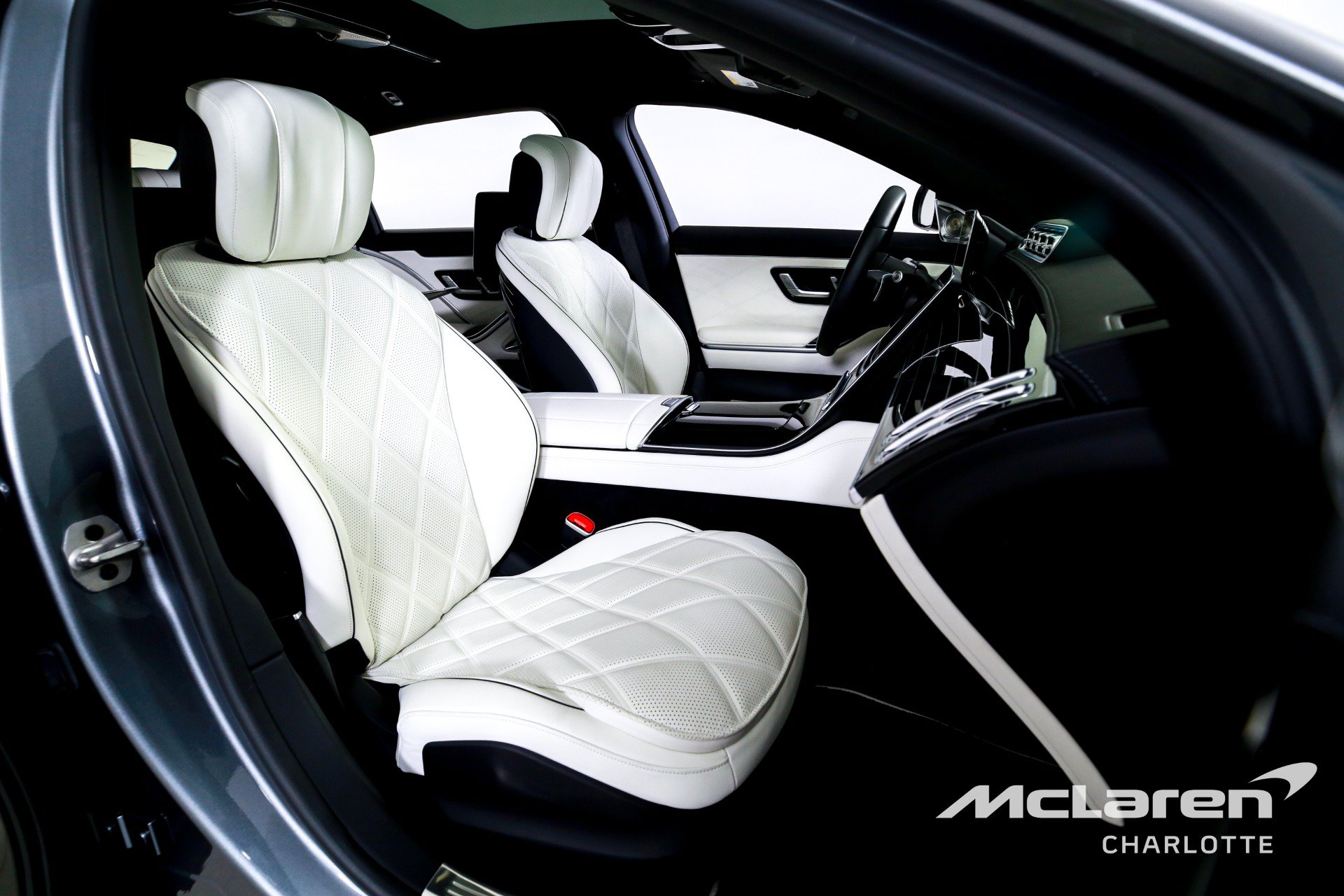Used 2023 Mercedes-Benz Maybach S 680 4MATIC w/ Manufaktur Leather Package image 31