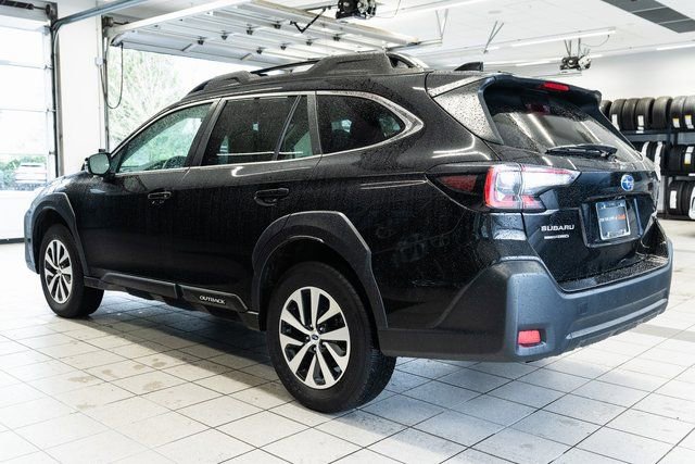 Used 2023 Subaru Outback Premium image 4