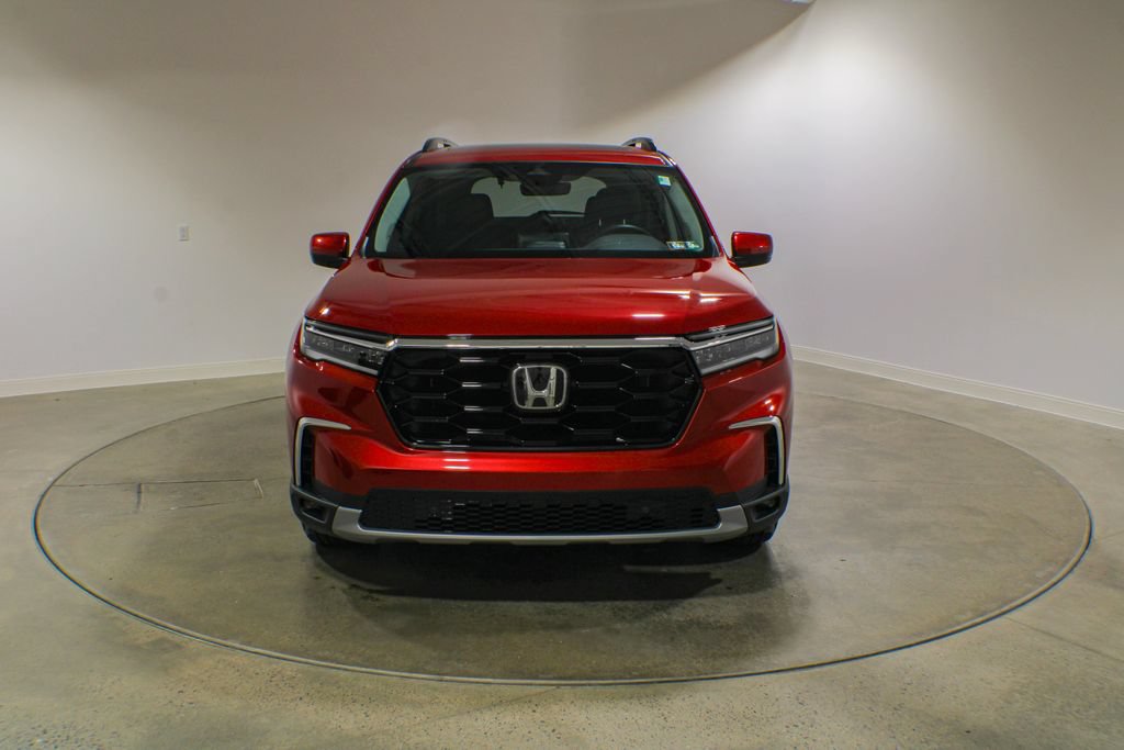 Used 2025 Honda Pilot Touring image 2