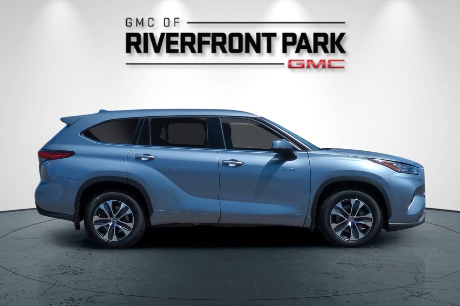 Used 2020 Toyota Highlander XLE AWD/4WD image 2