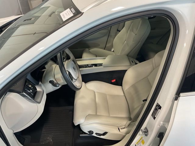 Used 2019 Volvo XC60 T5 Momentum w/ Premium Package image 11