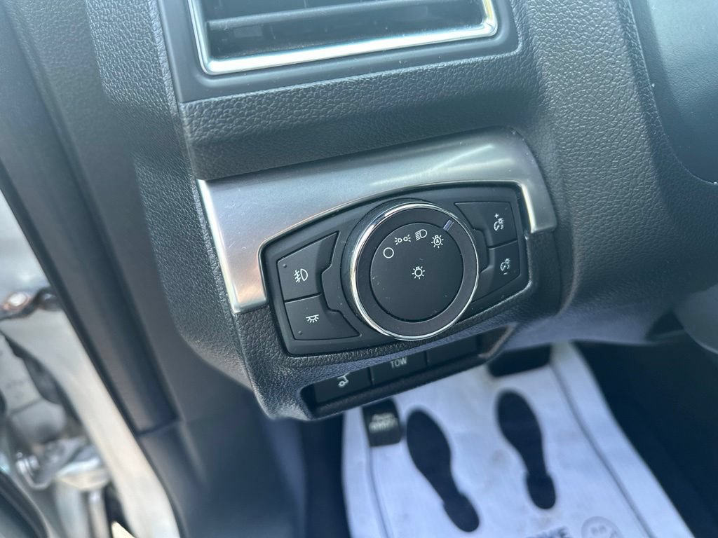 Used 2019 Ford Explorer Limited w/ Class III Trailer Tow Package FWD image 18