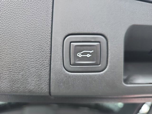 Used 2022 Cadillac XT4 Premium Luxury w/ Driver Awareness Package FWD image 13