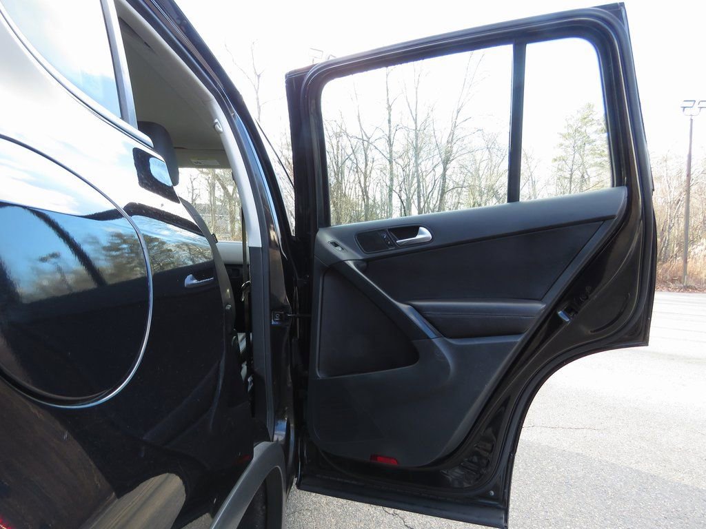 Used 2016 Volkswagen Tiguan S image 15
