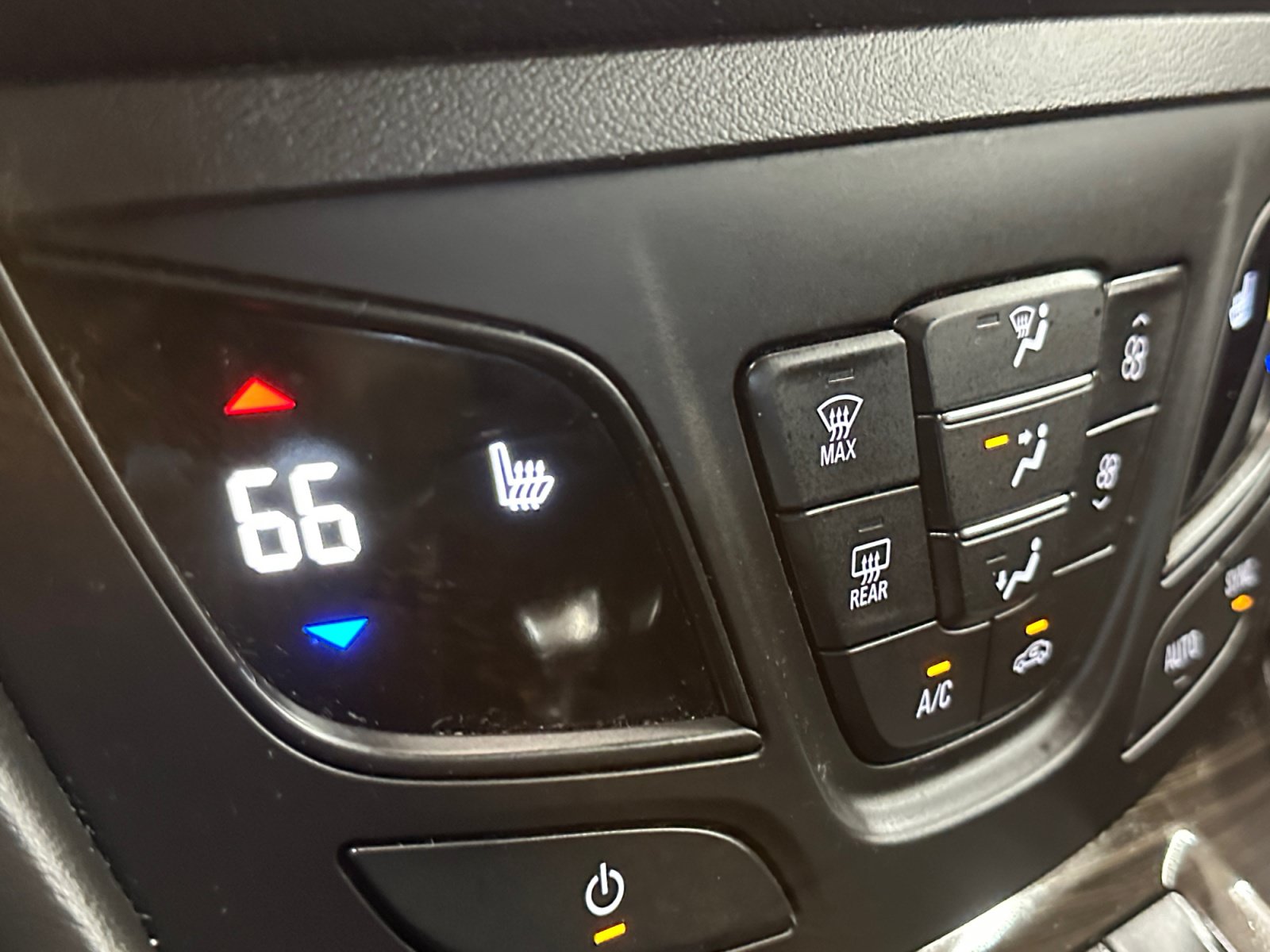 Used 2019 Buick Envision Essence FWD image 26